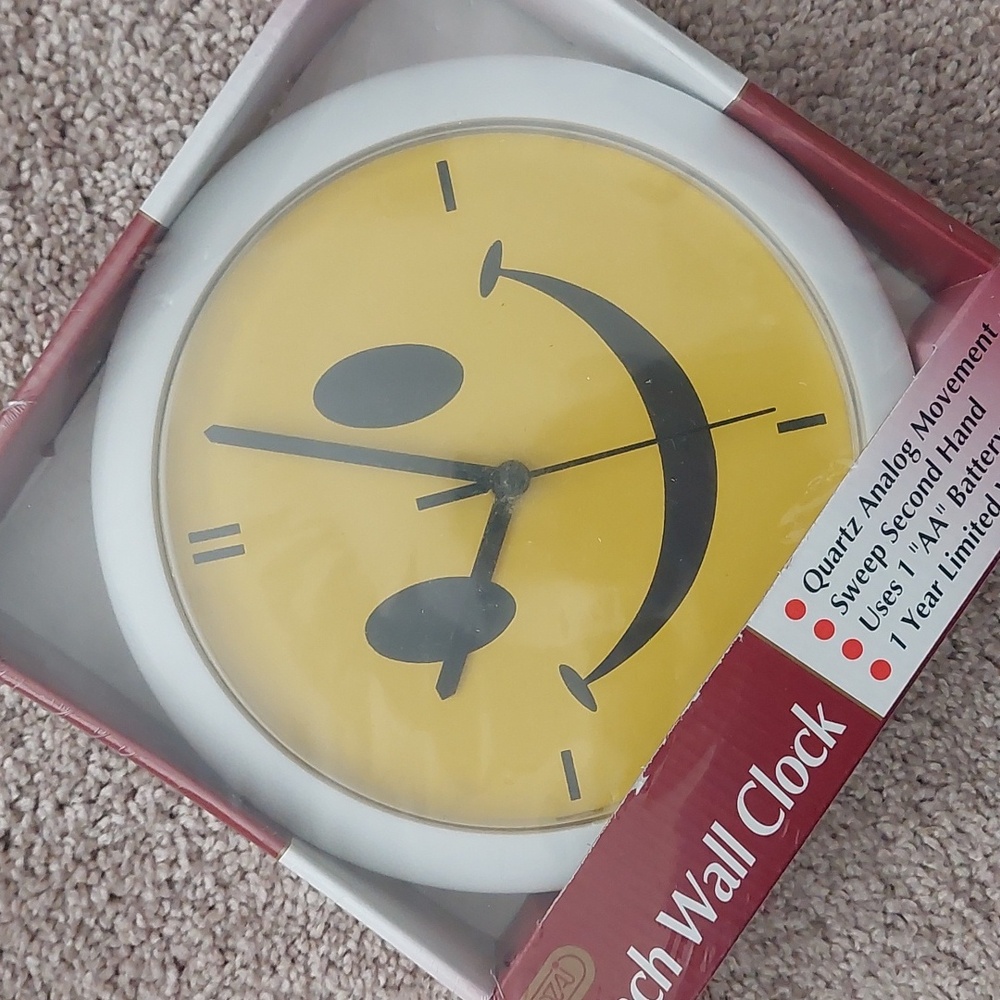 TOZAI 8" Smiley Face wall clock NIB